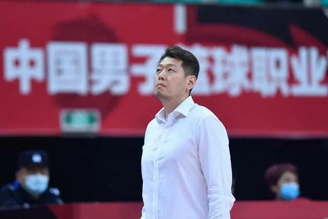 与2023年相比，2024年电影在抖音平台的官方账号的点赞破亿量下降了33%之多，物料总播放量下降15%。