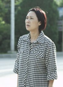 虽然以时代如此宏大的核心作为故事的主角，但《唐探1900》保留了过去系列的味道，正如陈思诚所坚持的创作初衷，“我一直觉得好作品应该是雅俗共赏的，针对不同群体，包括会有很多带孩子的来看，你得让观众看到喜闻乐见的东西。